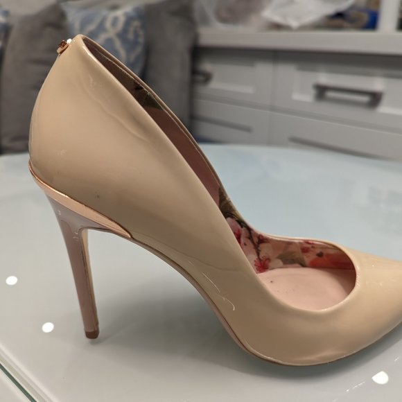 Ted Baker Pink Patent Leather Pumps w/ Rose Gold Accents Size 37.5 - Picture 4 of 9
